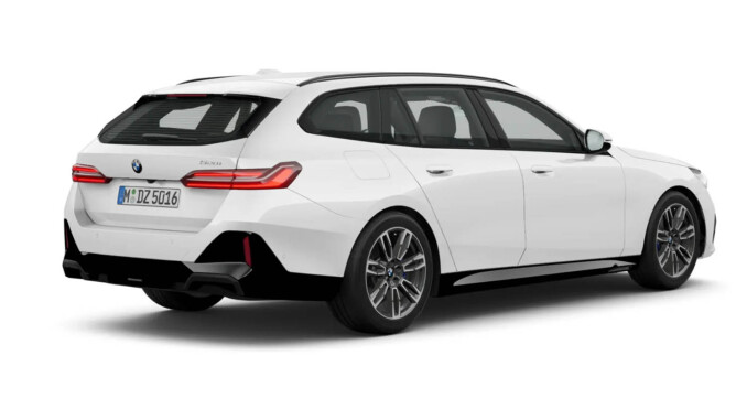 BMW 5 Series 550e xDrive M Sport 5dr Auto [Tech Plus] Estate - Image 3